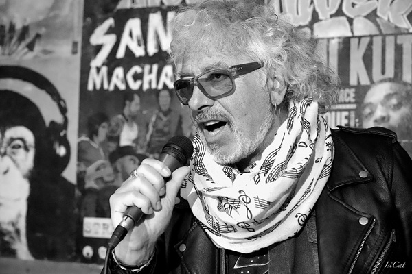 Acoustic Fire chanteur de Quetzal